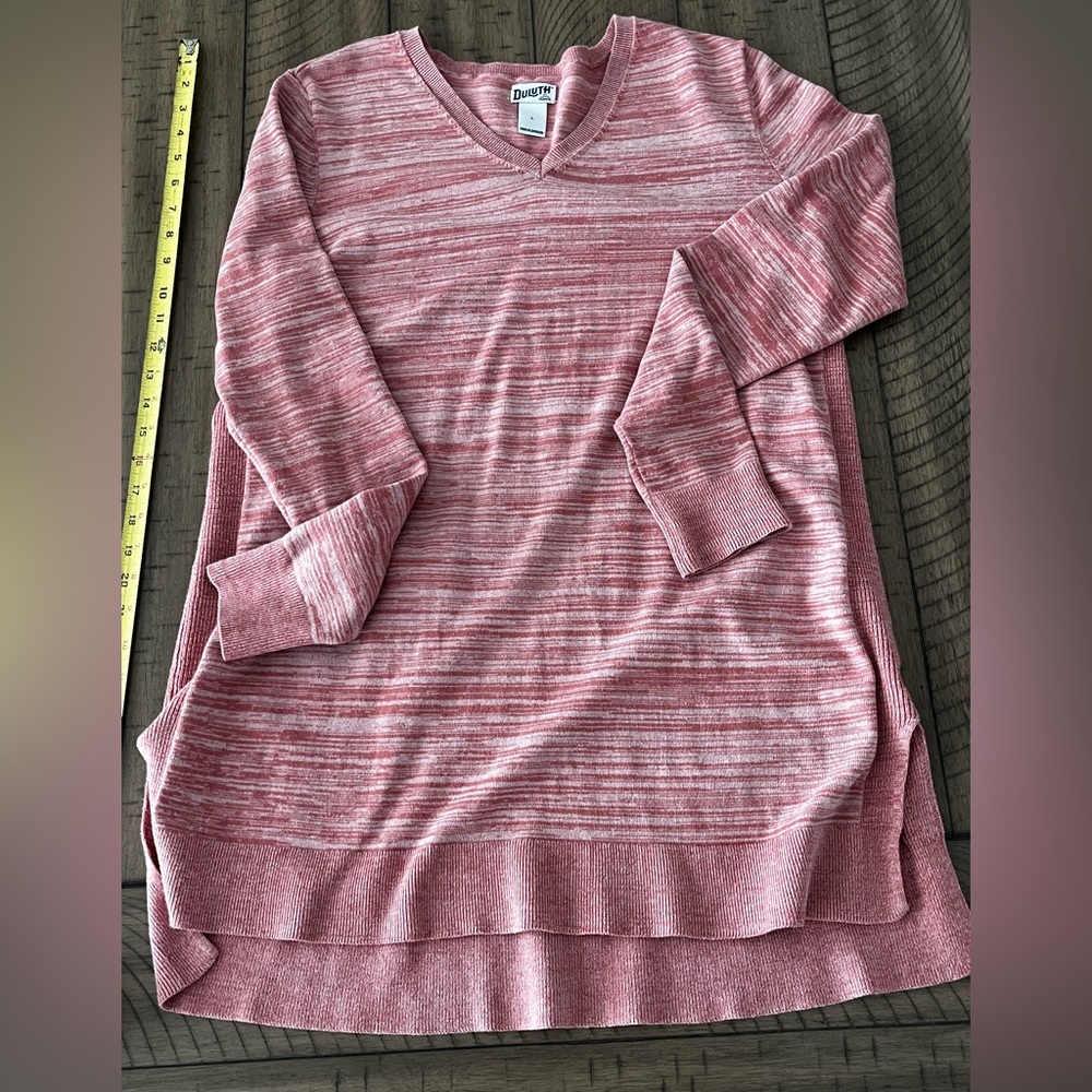 Duluth Women's tunic V-Neck Sweater - coralish -pink. Size Large